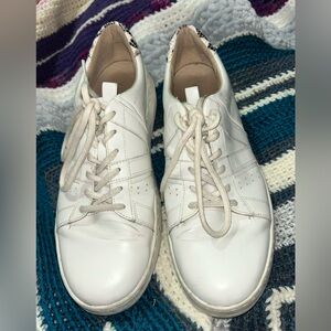 Vionic Simasa White Leather Sneakers US Size 9.5, EU 41.5 Snakeskin Accent